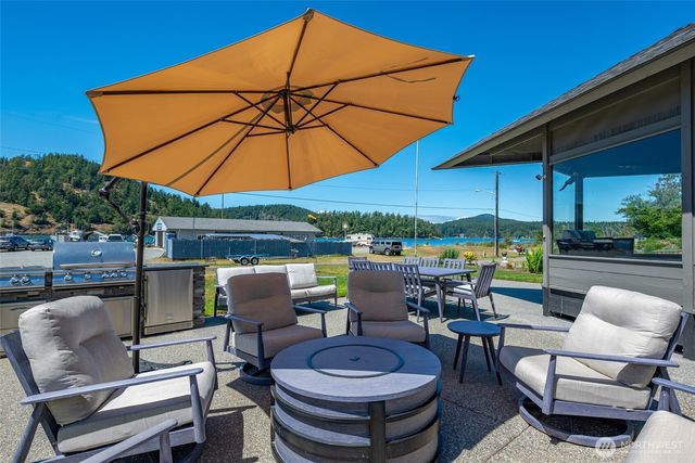 213 Cornet Bay Road, Oak Harbor, WA 98277