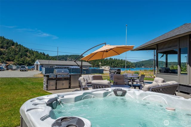 213 Cornet Bay Road, Oak Harbor, WA 98277