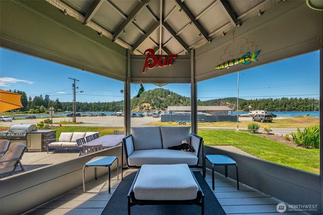213 Cornet Bay Road, Oak Harbor, WA 98277