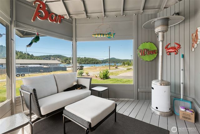213 Cornet Bay Road, Oak Harbor, WA 98277