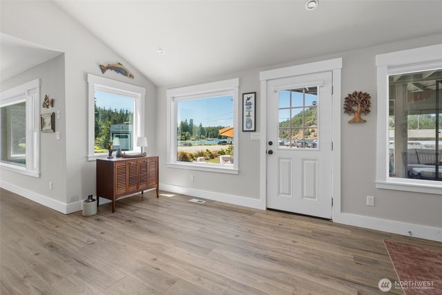 213 Cornet Bay Road, Oak Harbor, WA 98277
