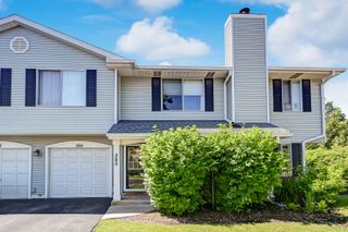 385 Coventry Court 385, Clarendon Hills, IL 60514