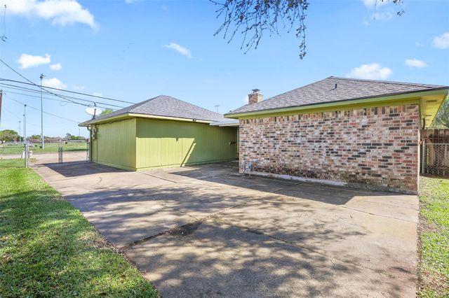 3002 Village Lane, Deer Park, TX 77536