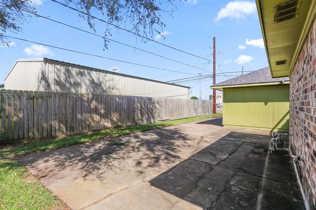 3002 Village Lane, Deer Park, TX 77536