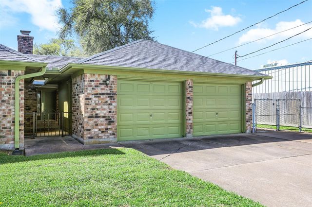 3002 Village Lane, Deer Park, TX 77536