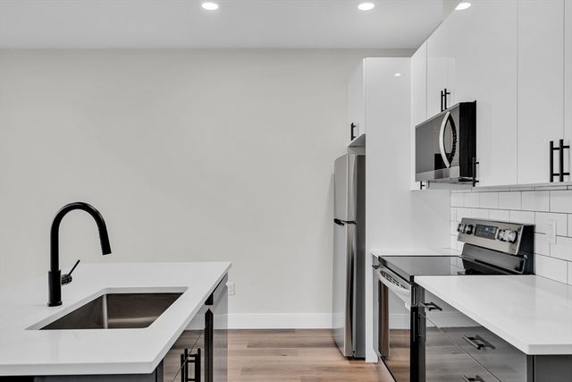 63 Belgrade Ave 403, Boston, MA 02131