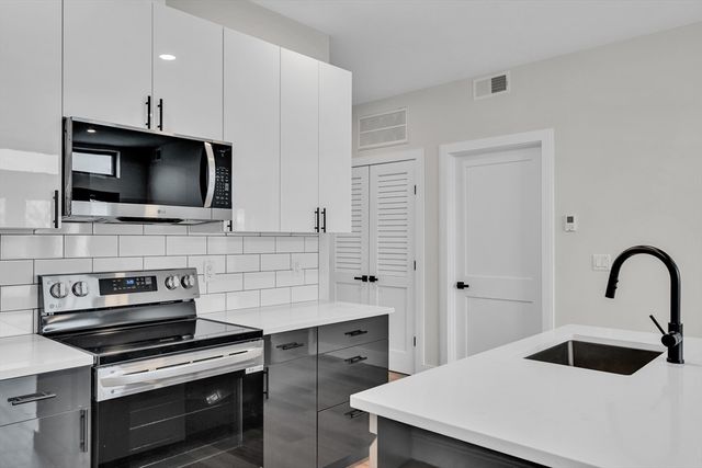 63 Belgrade Ave 403, Boston, MA 02131