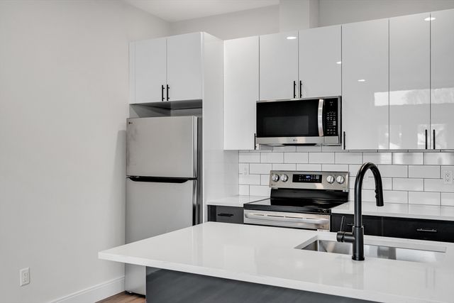 63 Belgrade Ave 403, Boston, MA 02131