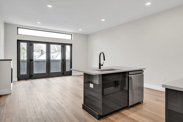 63 Belgrade Ave 403, Boston, MA 02131