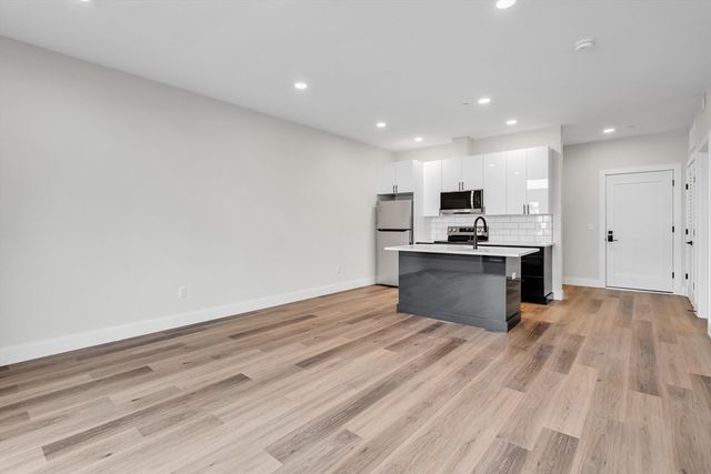 63 Belgrade Ave 403, Boston, MA 02131