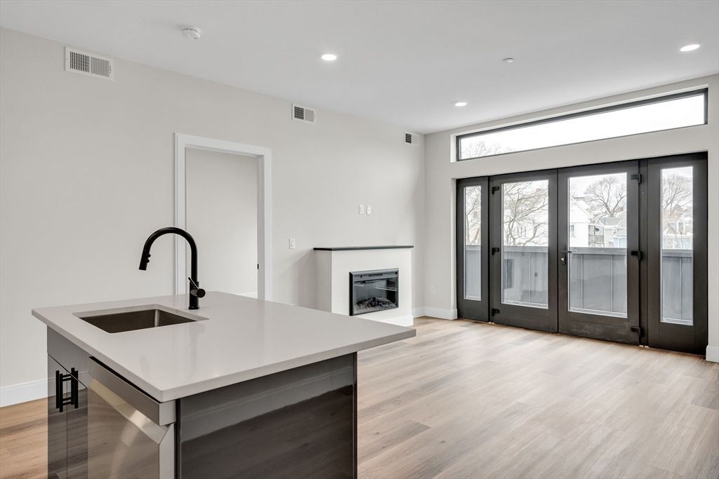 63 Belgrade Ave 403, Boston, MA 02131