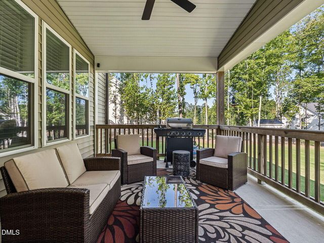 196 W Amber Oak Drive, Selma, NC 27576