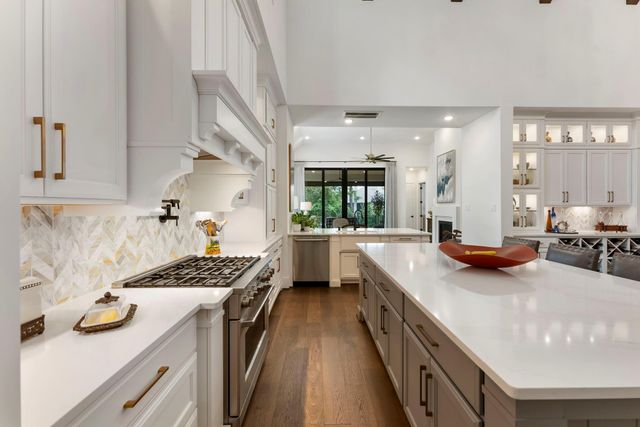 115 Emerald Isle Court, Montgomery, TX 77316