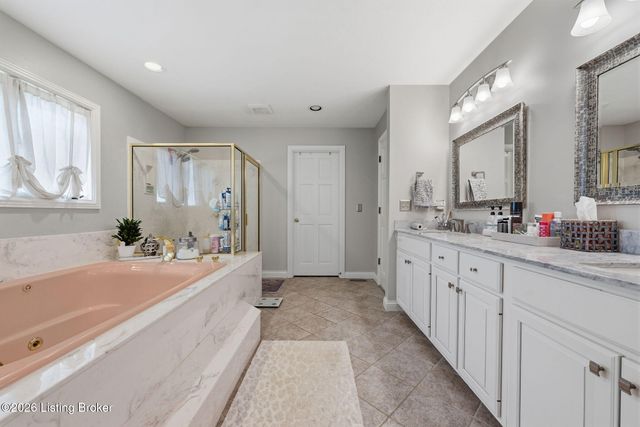 557 Saint Andrews Dr, Vine Grove, KY 40175
