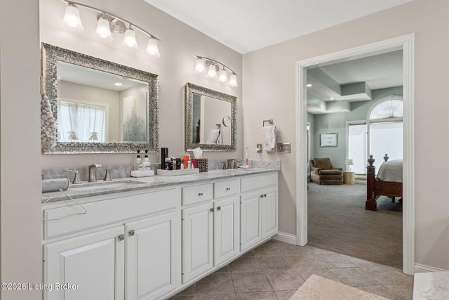 557 Saint Andrews Dr, Vine Grove, KY 40175