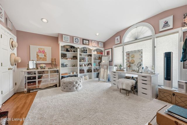 557 Saint Andrews Dr, Vine Grove, KY 40175