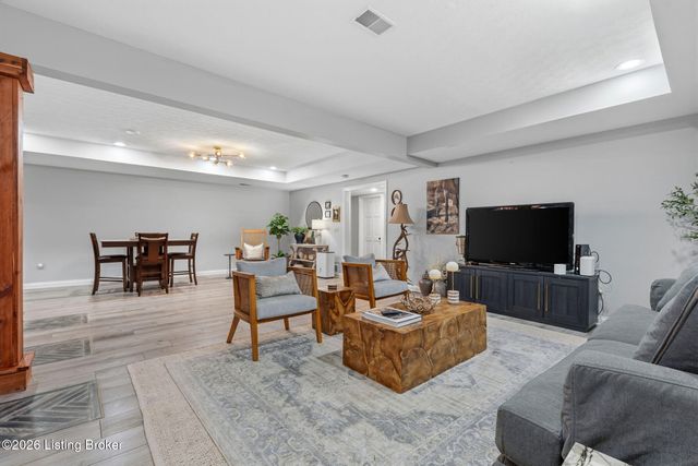 557 Saint Andrews Dr, Vine Grove, KY 40175
