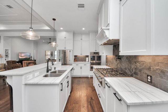 511 Kyle Street, Sugar Land, TX 77478