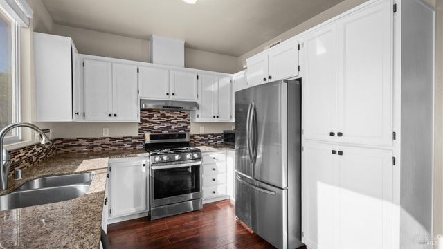 2473 Meda Ave, Santa Rosa, CA 95404