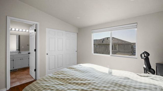 2473 Meda Ave, Santa Rosa, CA 95404