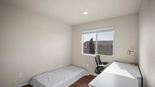 2473 Meda Ave, Santa Rosa, CA 95404