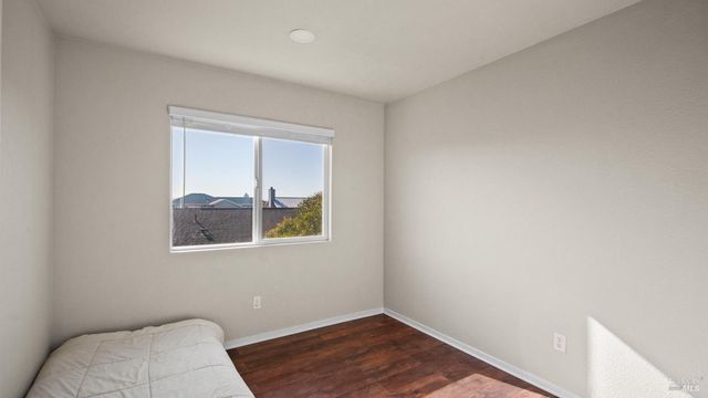 2473 Meda Ave, Santa Rosa, CA 95404