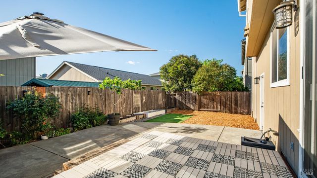 2473 Meda Ave, Santa Rosa, CA 95404