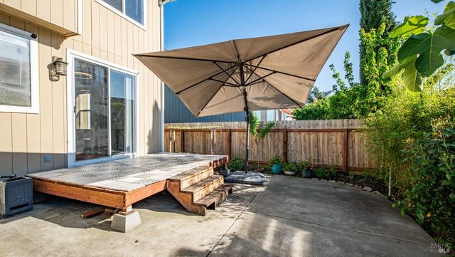 2473 Meda Ave, Santa Rosa, CA 95404