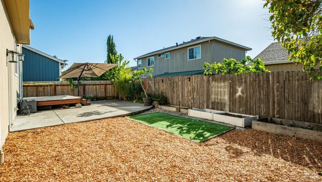 2473 Meda Ave, Santa Rosa, CA 95404