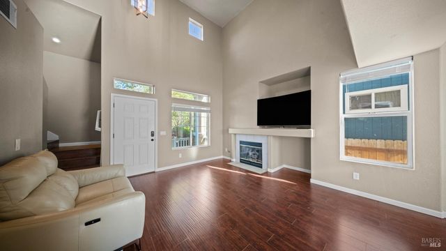 2473 Meda Ave, Santa Rosa, CA 95404