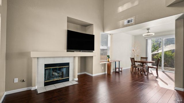 2473 Meda Ave, Santa Rosa, CA 95404