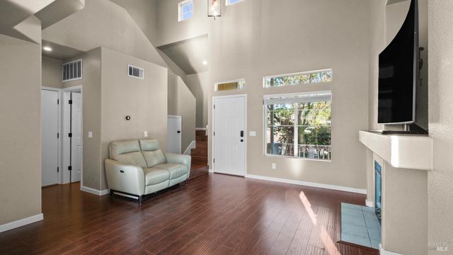 2473 Meda Ave, Santa Rosa, CA 95404