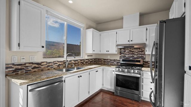 2473 Meda Ave, Santa Rosa, CA 95404