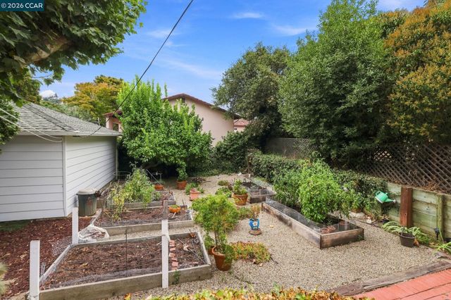 601 Alhambra St, Crockett, CA 94525