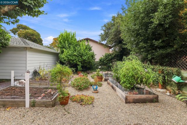 601 Alhambra St, Crockett, CA 94525