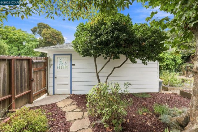 601 Alhambra St, Crockett, CA 94525