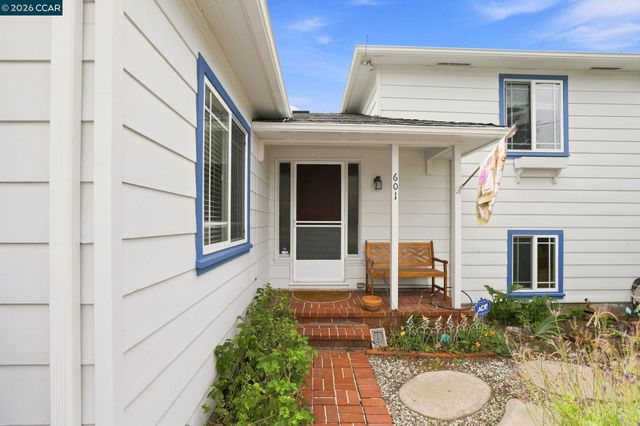 601 Alhambra St, Crockett, CA 94525