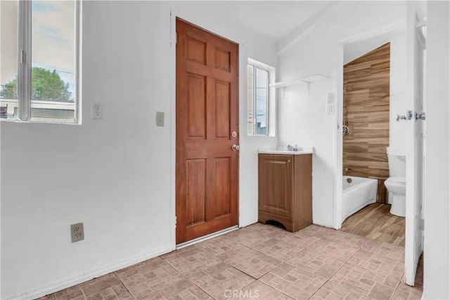 657 E 53rd, Los Angeles, CA 90011