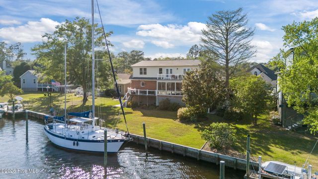 904 Coral Court, New Bern, NC 28560