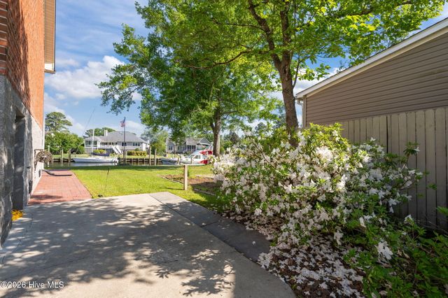 904 Coral Court, New Bern, NC 28560