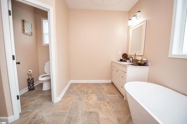 384 Cunningham Road, Woodruff, SC 29388