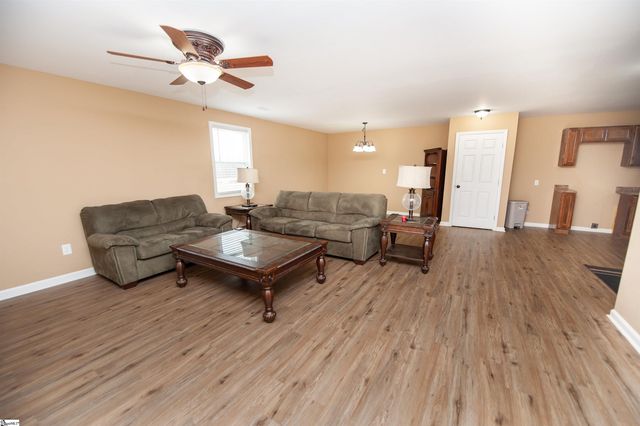 384 Cunningham Road, Woodruff, SC 29388