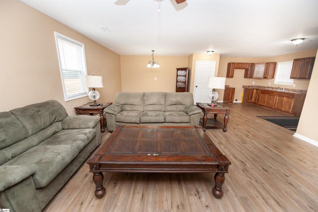 384 Cunningham Road, Woodruff, SC 29388