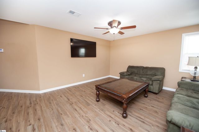 384 Cunningham Road, Woodruff, SC 29388