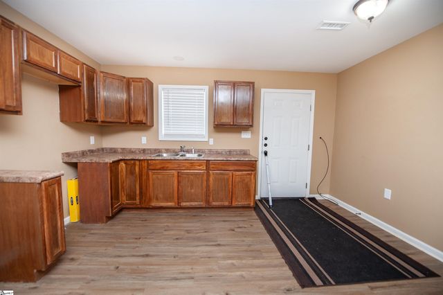 384 Cunningham Road, Woodruff, SC 29388