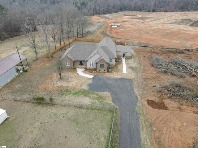 384 Cunningham Road, Woodruff, SC 29388