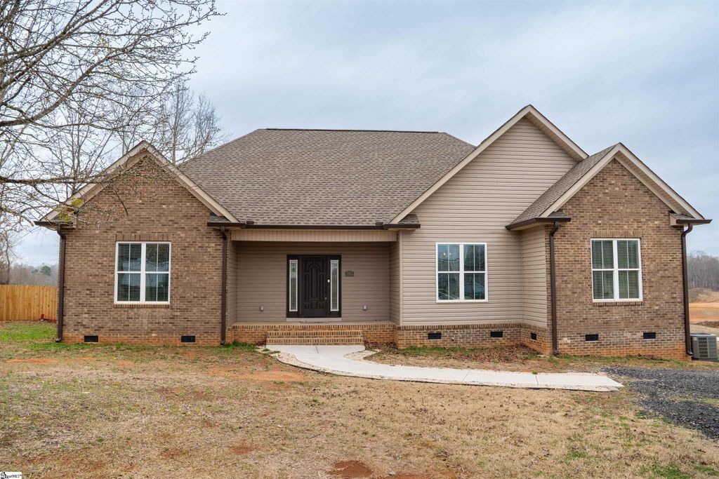 384 Cunningham Road, Woodruff, SC 29388