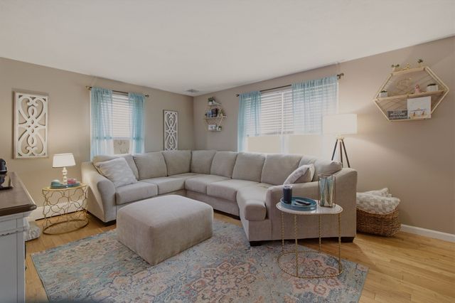 5 Beejay Ct, Warren, RI 02885