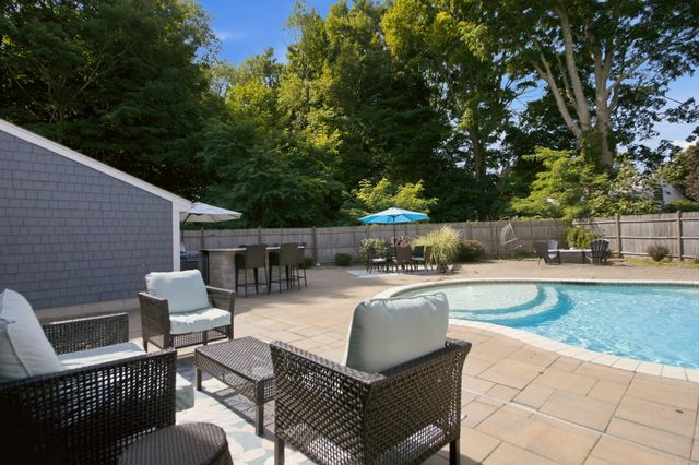 5 Beejay Ct, Warren, RI 02885
