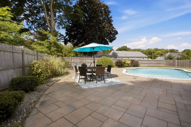 5 Beejay Ct, Warren, RI 02885